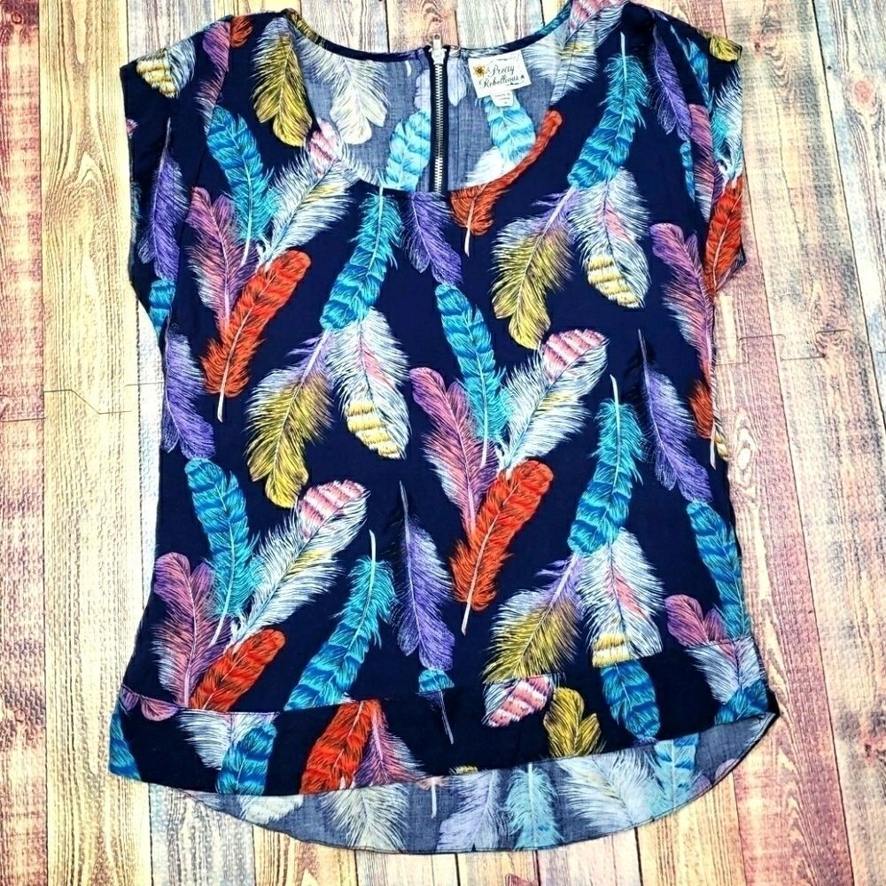 Pretty Rebellious blouse size medium